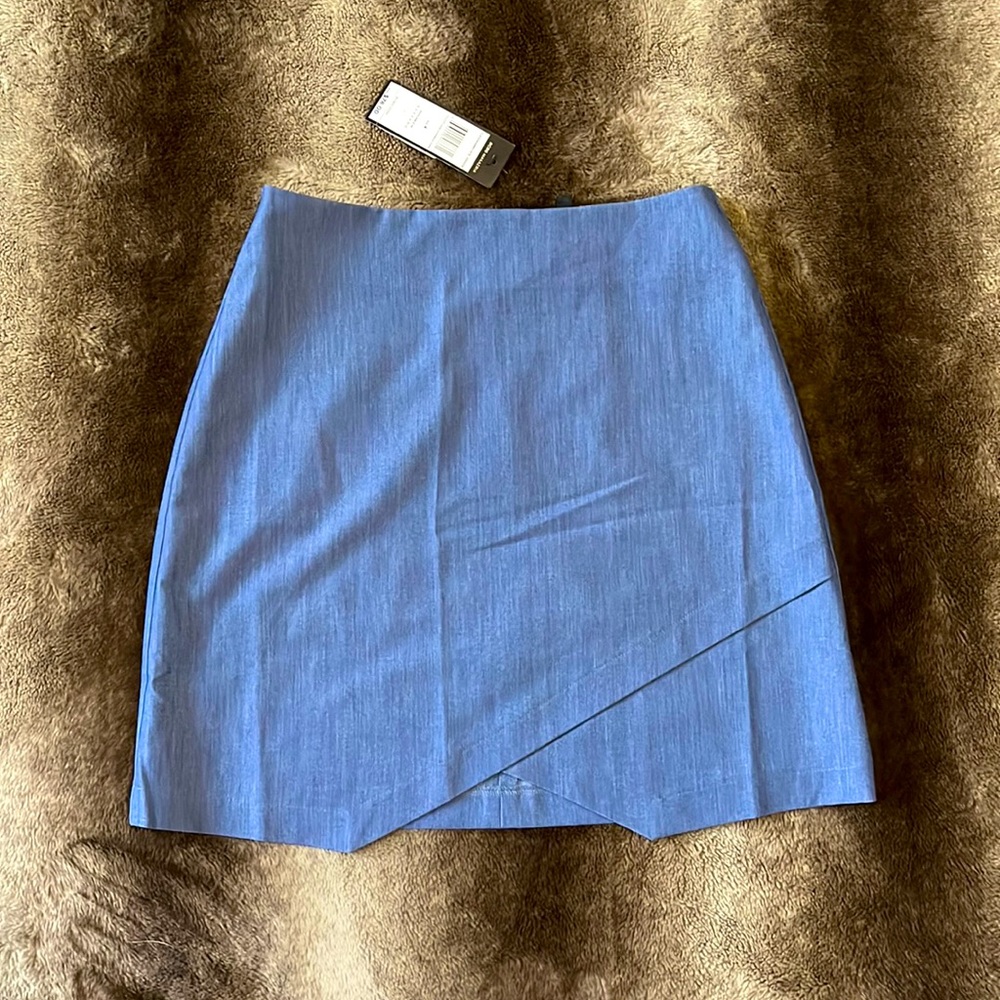 BCBGMaxazria Tulip Skirt Size 4 NWT